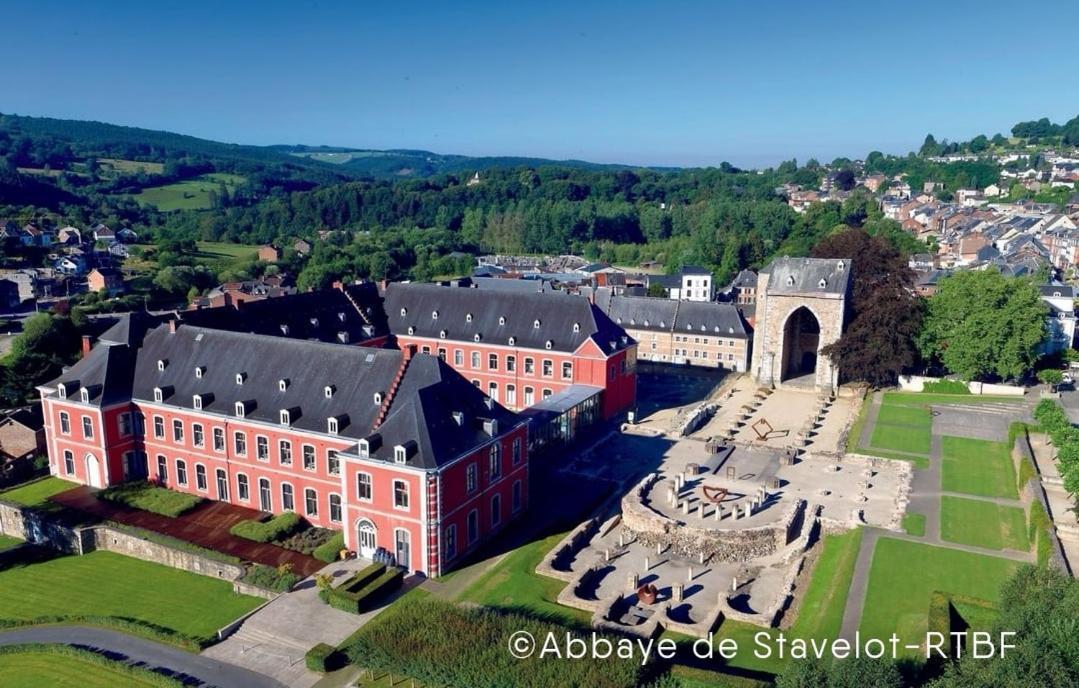 Bed and Breakfast La Pierre Du Diable Ставело Экстерьер фото